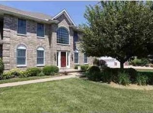 1929 Cromwell Cir, Davenport, IA 52807