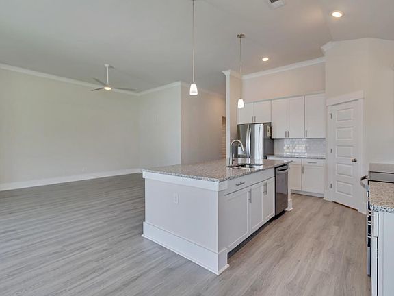 4th image of 117 Oldwood Dr