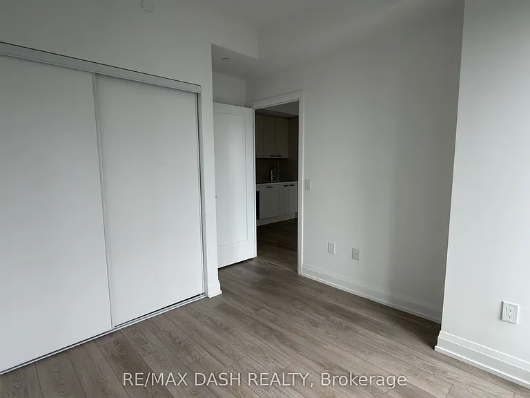20 Soudan Ave #3611 — Photo 9