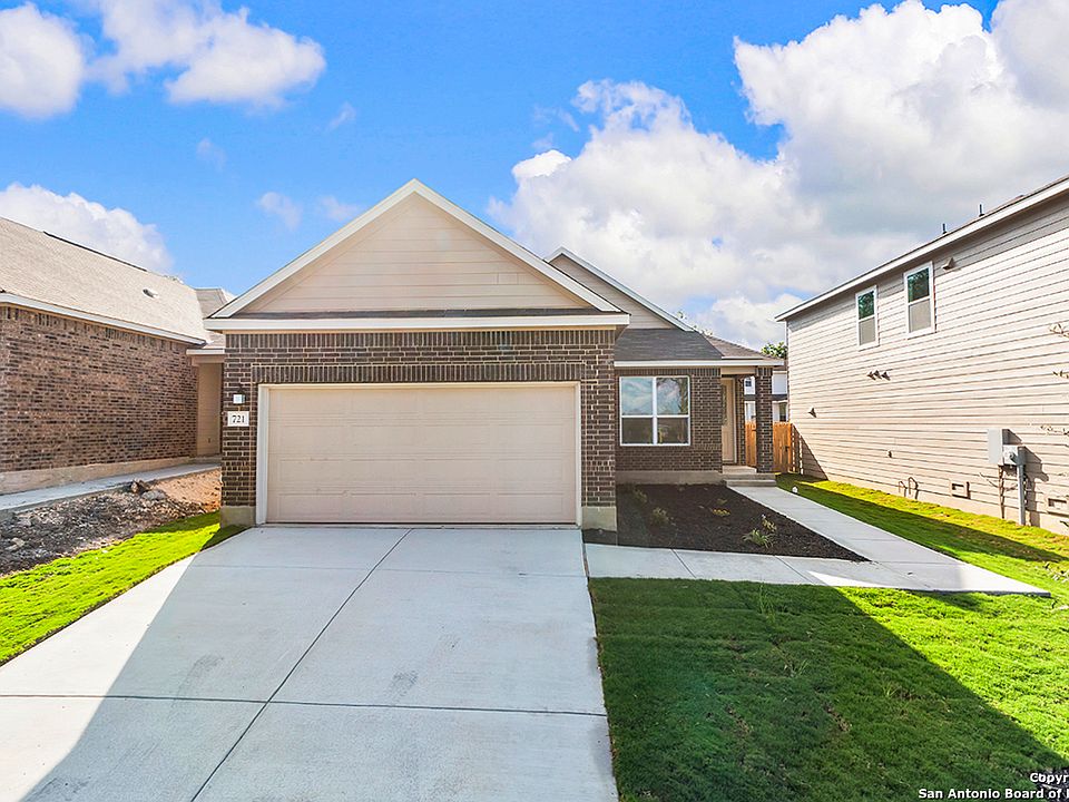 1st image of 721 Maxwell Heights