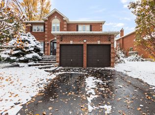 2556 Hammond Rd, Mississauga, ON L5K 1T2
