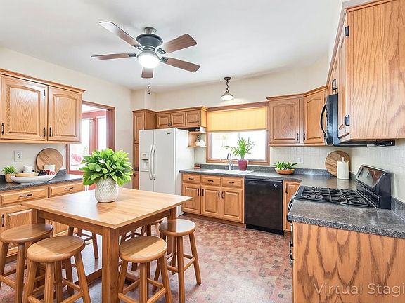 4th image of 15724 Woodlawn West Ave