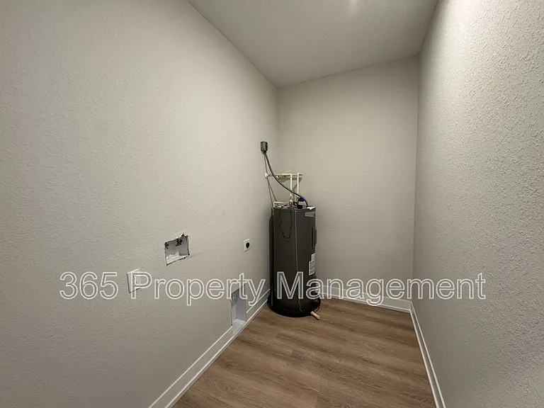 2020 Dorion St — Photo 15