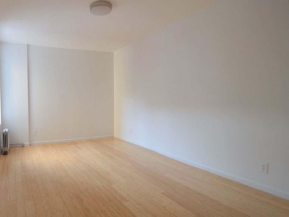 2nd image of 974 Saint Nicholas Ave APT 6E