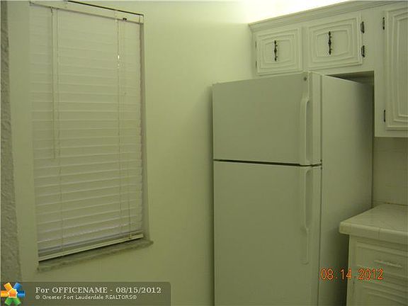 4th image of 2821 Somerset Dr APT 101
