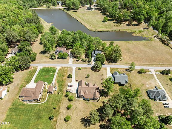 3rd image of 410 Normandy Rd
