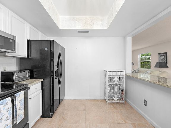 4th image of 400 Dove Ln
