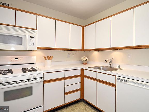 2nd image of 4977 Battery Ln APT 709