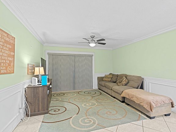 5th image of 1428 SE 4th Avenue #105