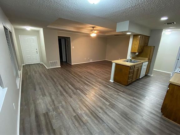 3rd image of 589 W Jefferson St #557
