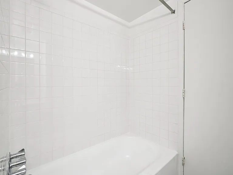 Riverside Village Apartments — Photo 112