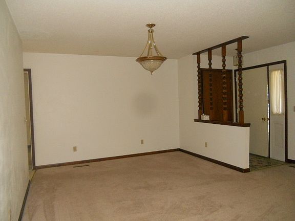 4th image of 206 E Evergreen Dr