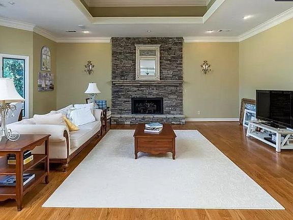 5th image of 675 River Knoll Dr SE