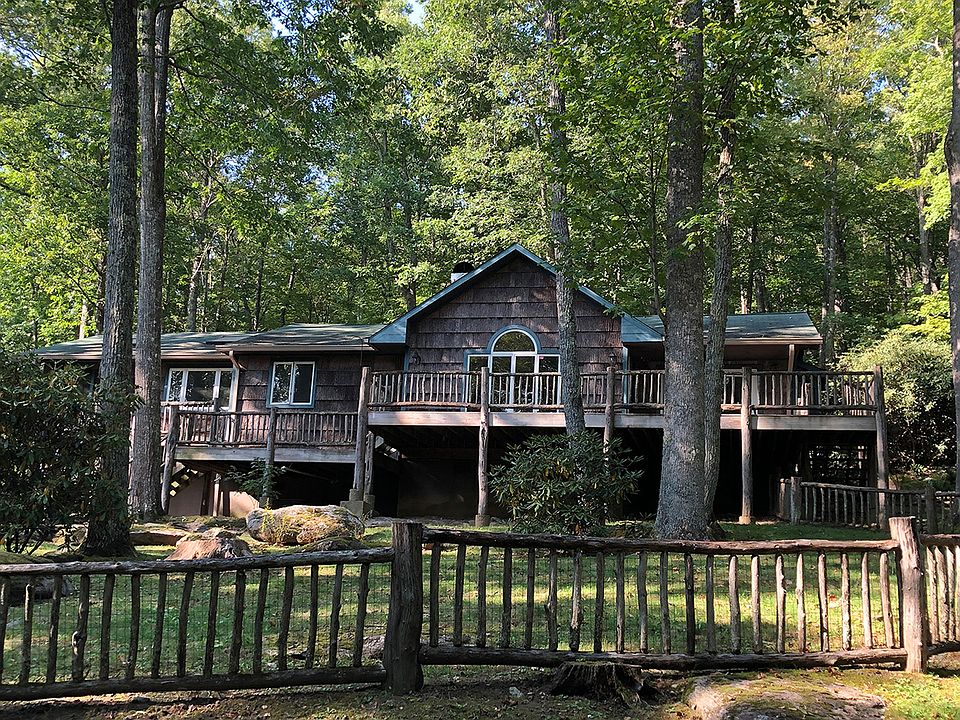 Bark-sided home in Linville 