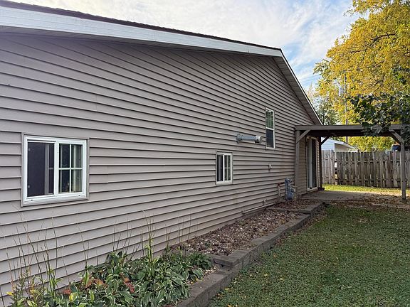 3rd image of 311 Center Ave S