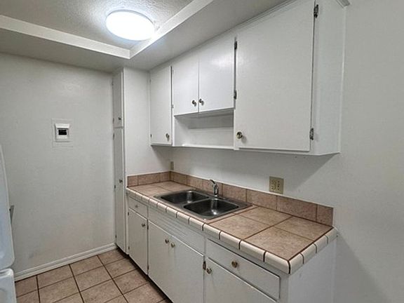 5th image of 2544 Union St APT 10