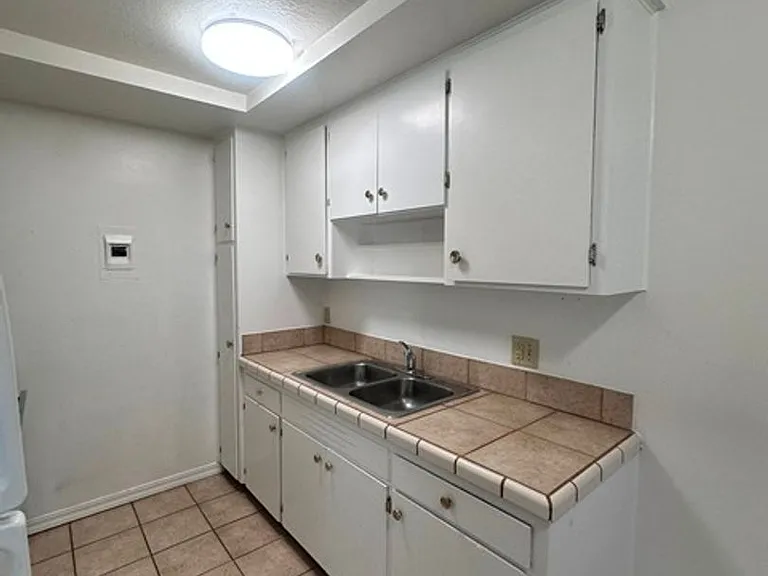 2544 Union St — Photo 35