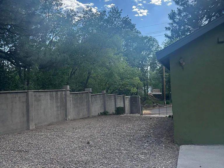 323 S Elden St #1/4 — Photo 9