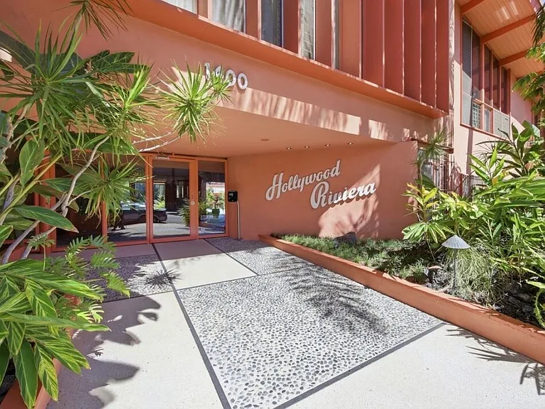1400 N Hayworth Ave #11 — Photo 49