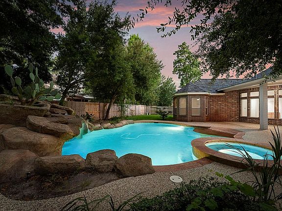 4th image of 6 Hithervale Ct