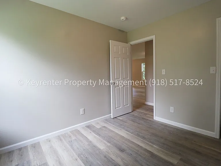 43 S Toledo Ave — Photo 9