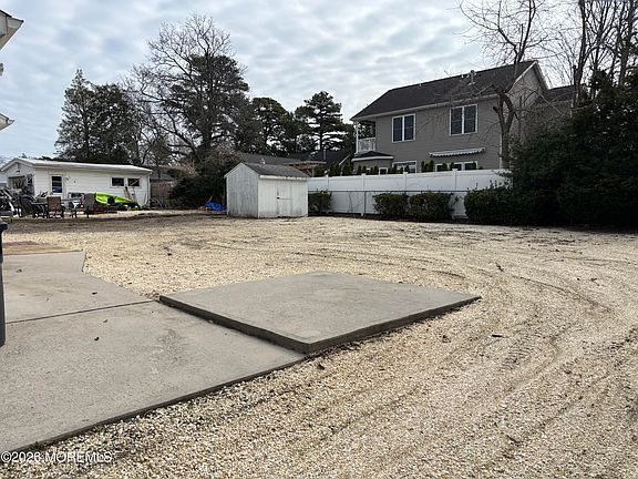 5th image of 507 Riverside Dr S
