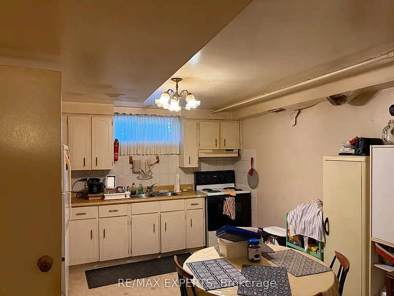 9 Queen Post Dr #BASEMENT — Photo 6