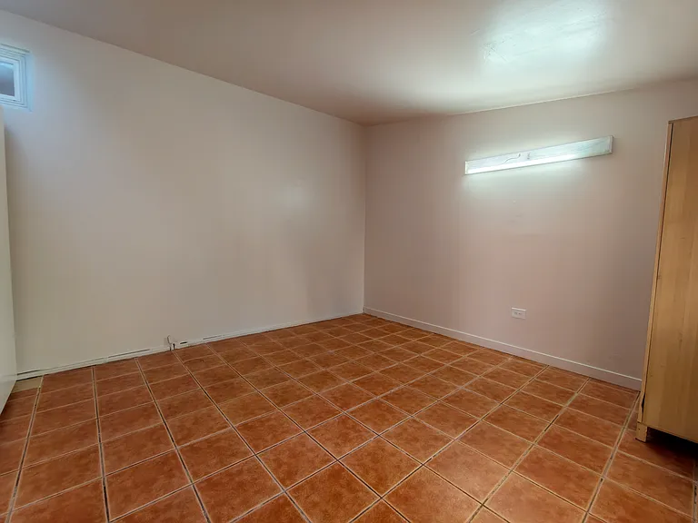 2056 Bancroft Ave — Photo 17