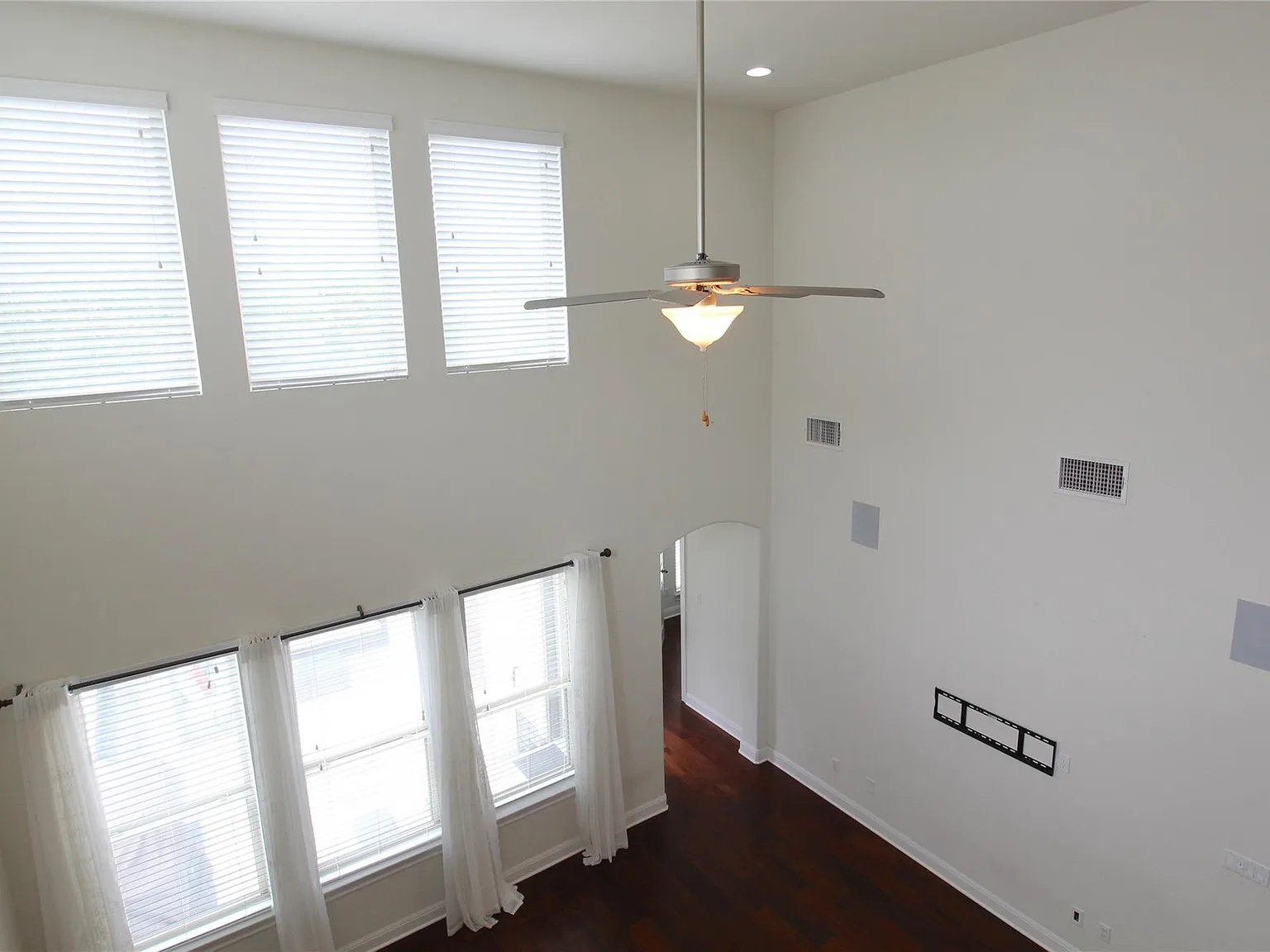 5 bed, 3.5 bath, 3548 sqft, $3,750 — Photo 4