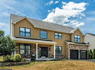 6 Oak Creek Dr, Royersford, PA 19468