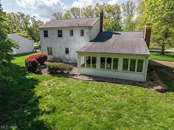 4th image of 32696 Surrey Ln
