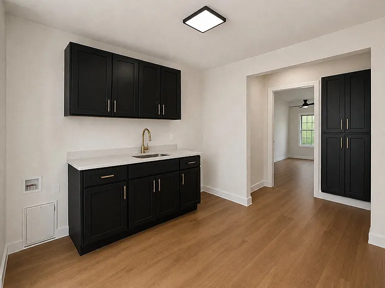 2499 Heard Ave #1 — Photo 2