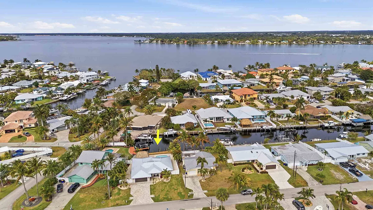 Building Photo - SW Seahawk Way
