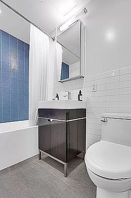 5th image of 200 E 39th St APT 8C