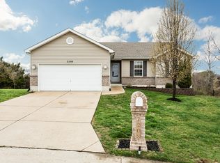 2208 Warwick Castle Dr, Imperial, MO 63052