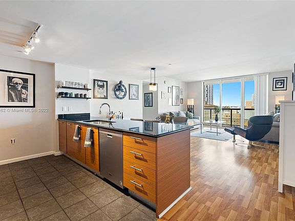 3rd image of 50 Biscayne Blvd APT 1611