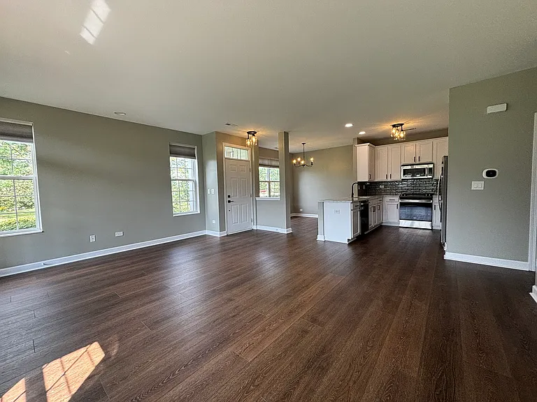 2610 Amber Ln — Photo 3