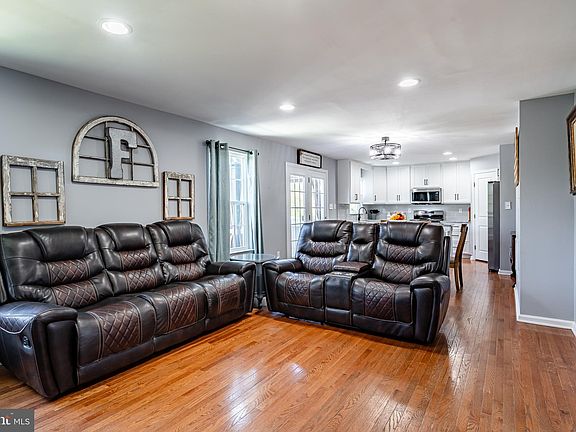 5th image of 237 Green Meadow Dr