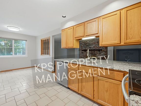 4th image of 1915 Cypress Ln
