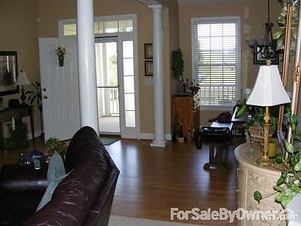 5th image of 121 Skilton Dr