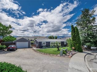832 Garden Plz, East Wenatchee, WA 98802