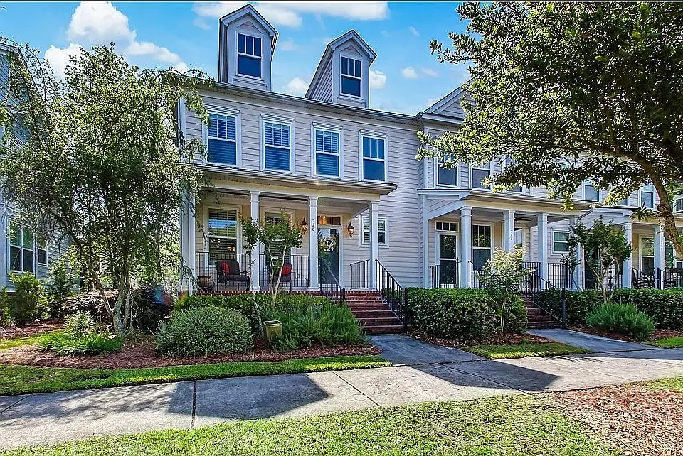 220 Village Grn