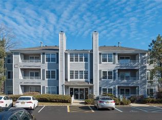 2410 Candlelight Ct, Helmetta, NJ 08828