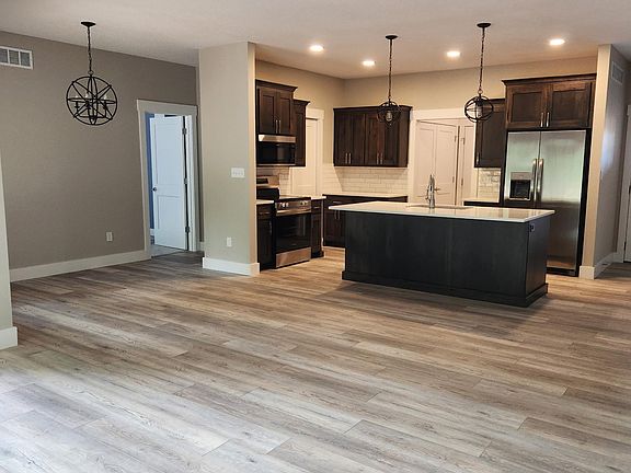 5th image of 6353 Crescent Rim Dr