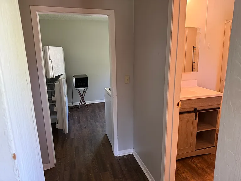 1014 N Summit St #1014.5 — Photo 4