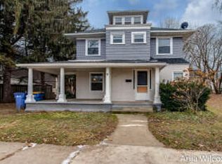 1042 1st St NW, Grand Rapids, MI 49504