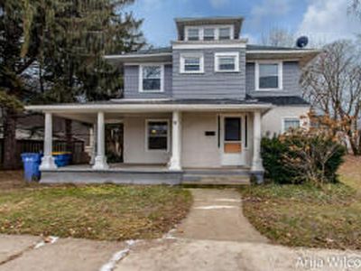 1042 1st St NW, Grand Rapids, MI, 49504