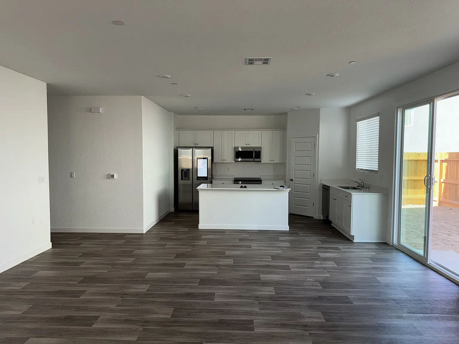 4 bed, 2245 sqft, $2,975 — Photo 2
