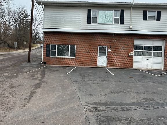 4th image of 904 Country Club Dr APT A