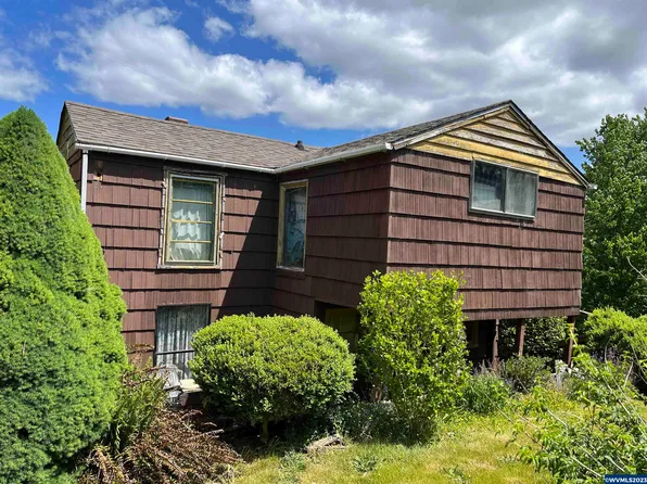 811 SE 7th Pl, Toledo, OR 97391